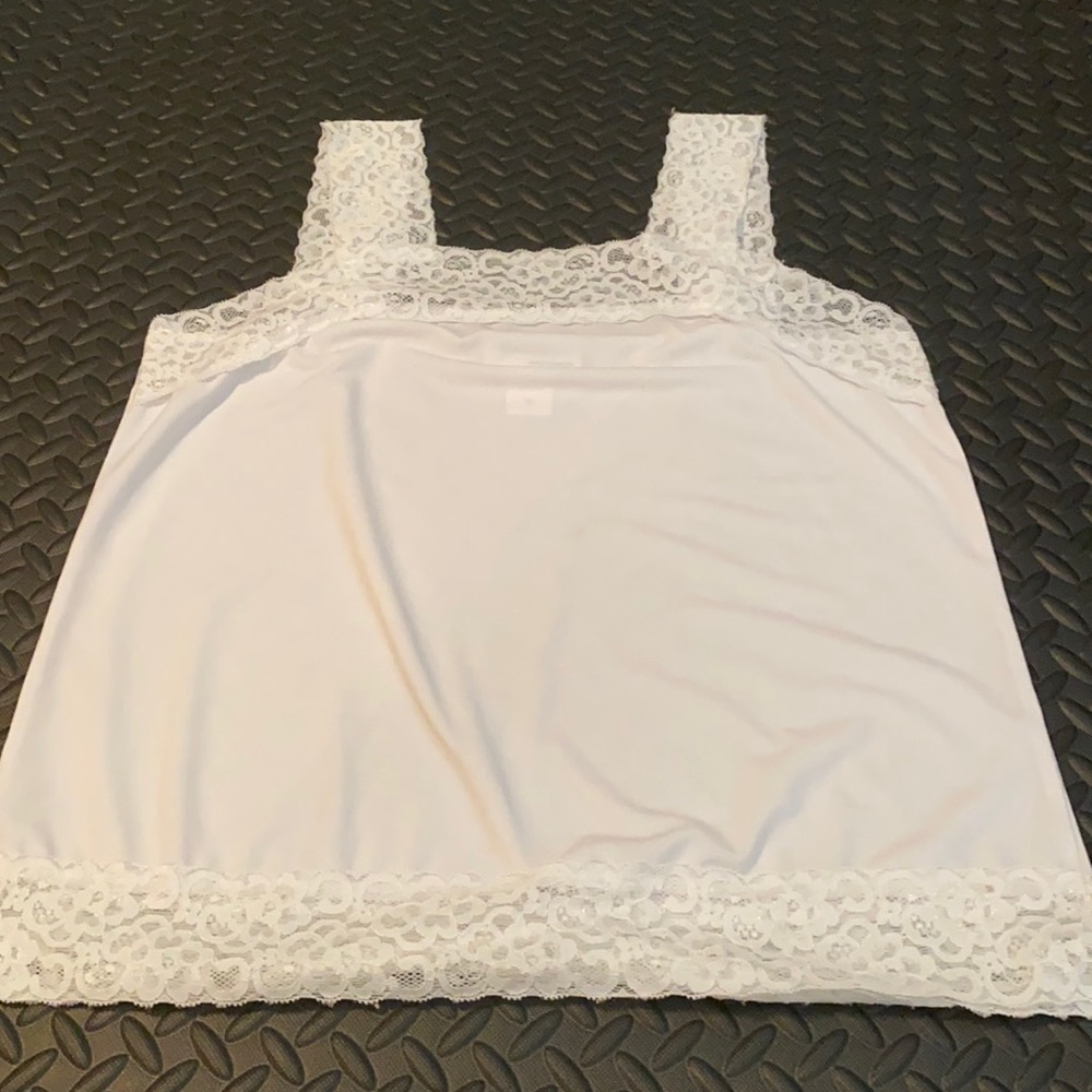 Super cute white Cami with lace